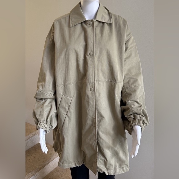 Lululemon - Lightweight Oversized  Coaches Jacket - Picture 4 of 9